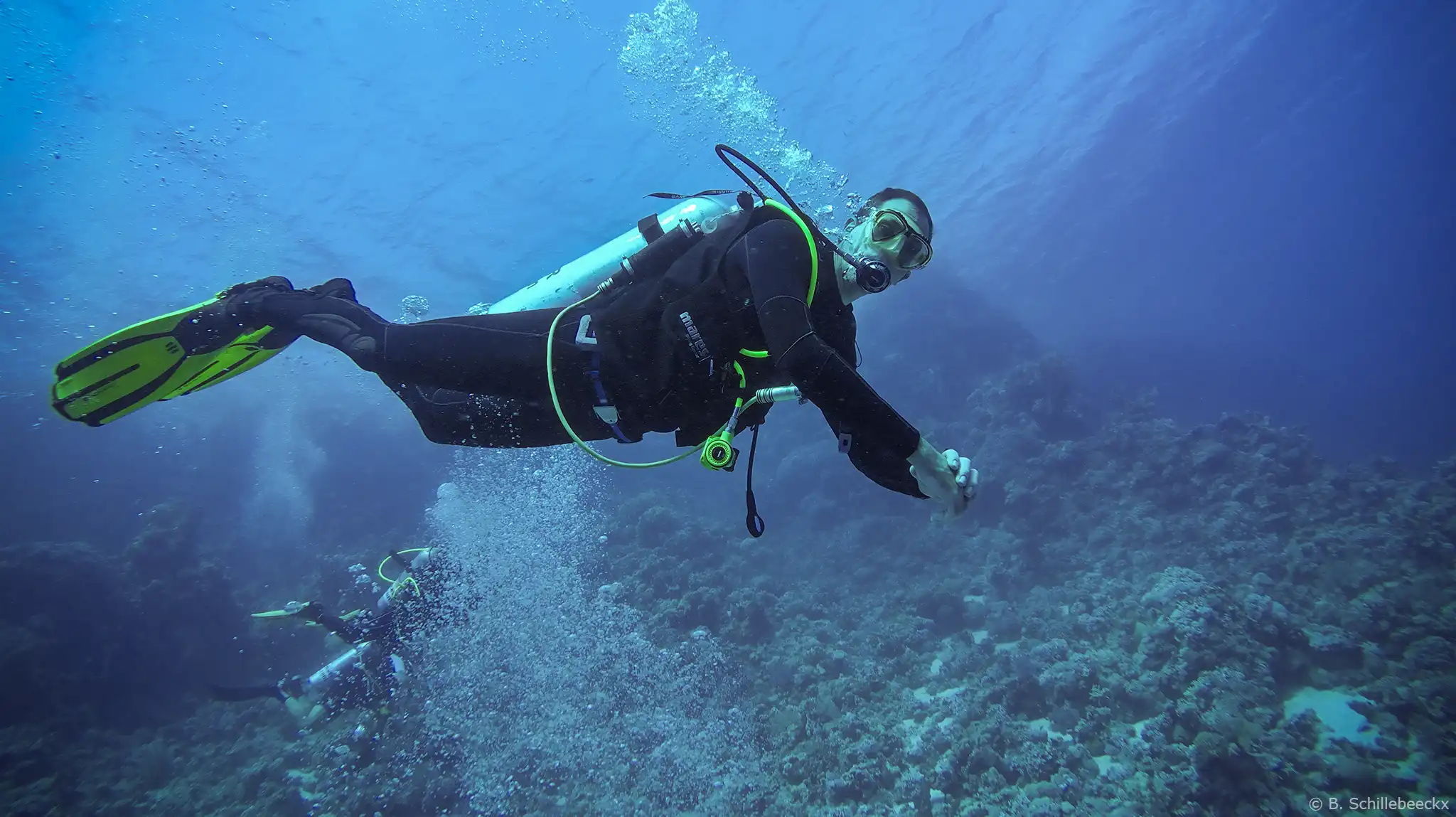 Bert aan het duiken in open water - B. Schillebeeckx