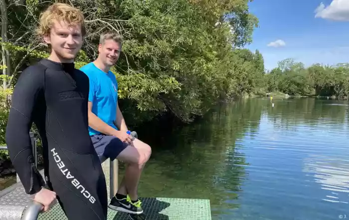 Brend en Robbe op het ponton in Provinciaal Domein Muisbroek - Put van Ekeren (PVE) - J. Van Laere