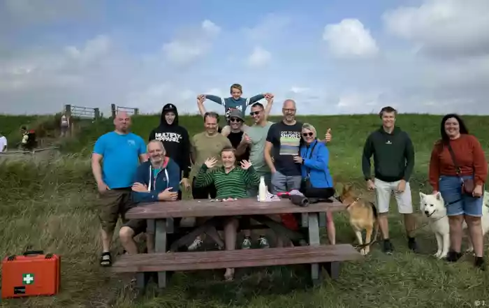 Groepsfoto genomen aan duikplaats Zoetersbout in Bruinisse, Zeeland tijdens het zomerkamp in 2024 - J. Van Laere
