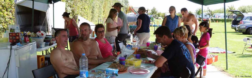 Gezellig samenzijn tijdens het zomerkamp - T. Van Reusel